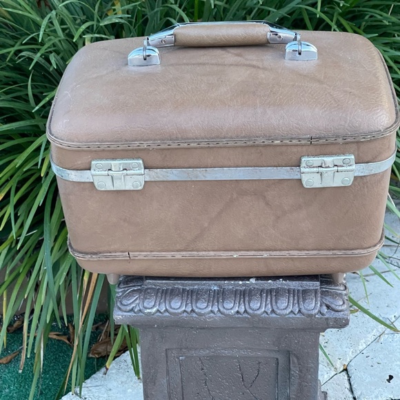 Vintage Travel Case. - Picture 10 of 10